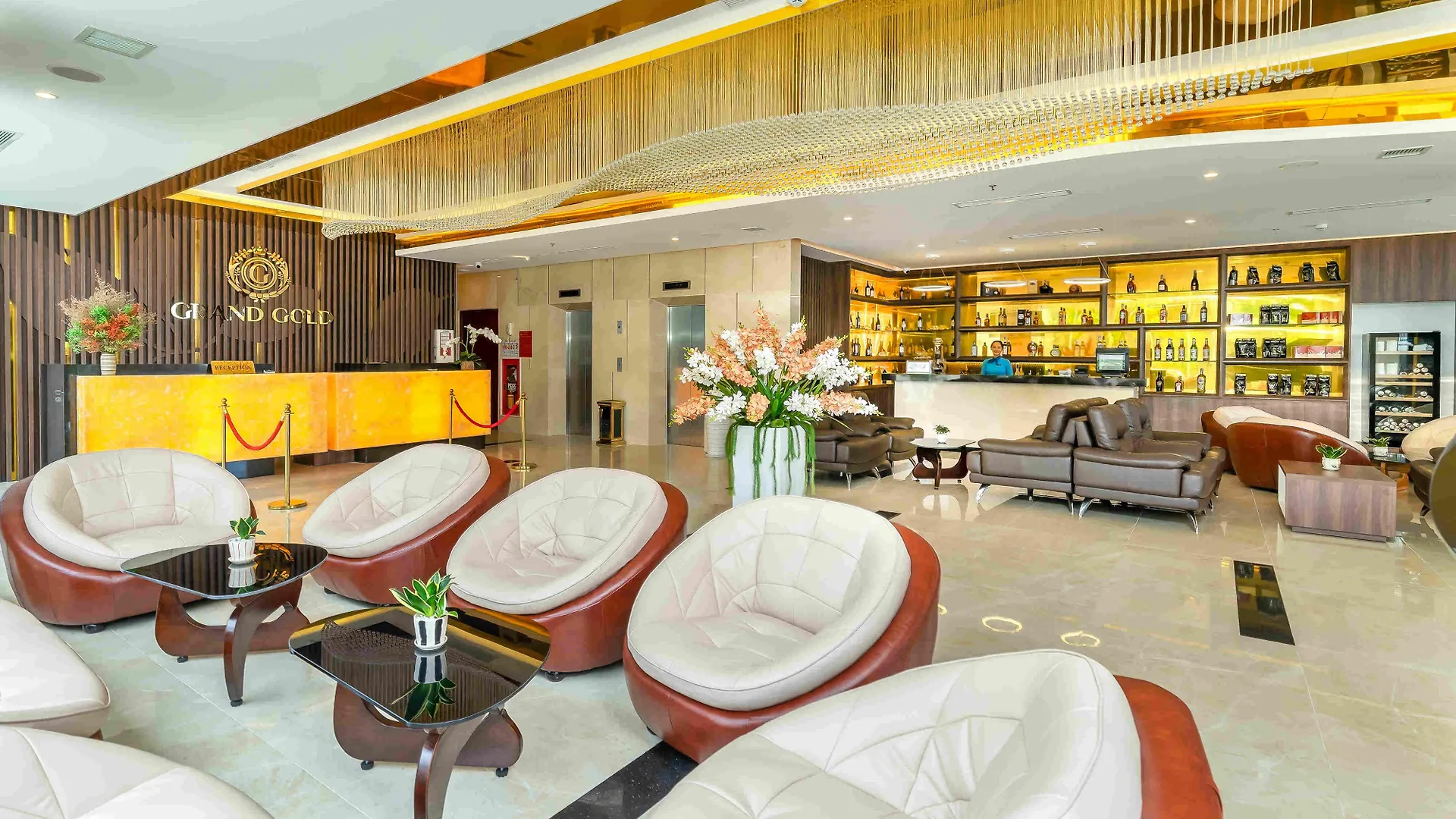 Grand Gold Beach Hotel & Spa Da Nang 4*,