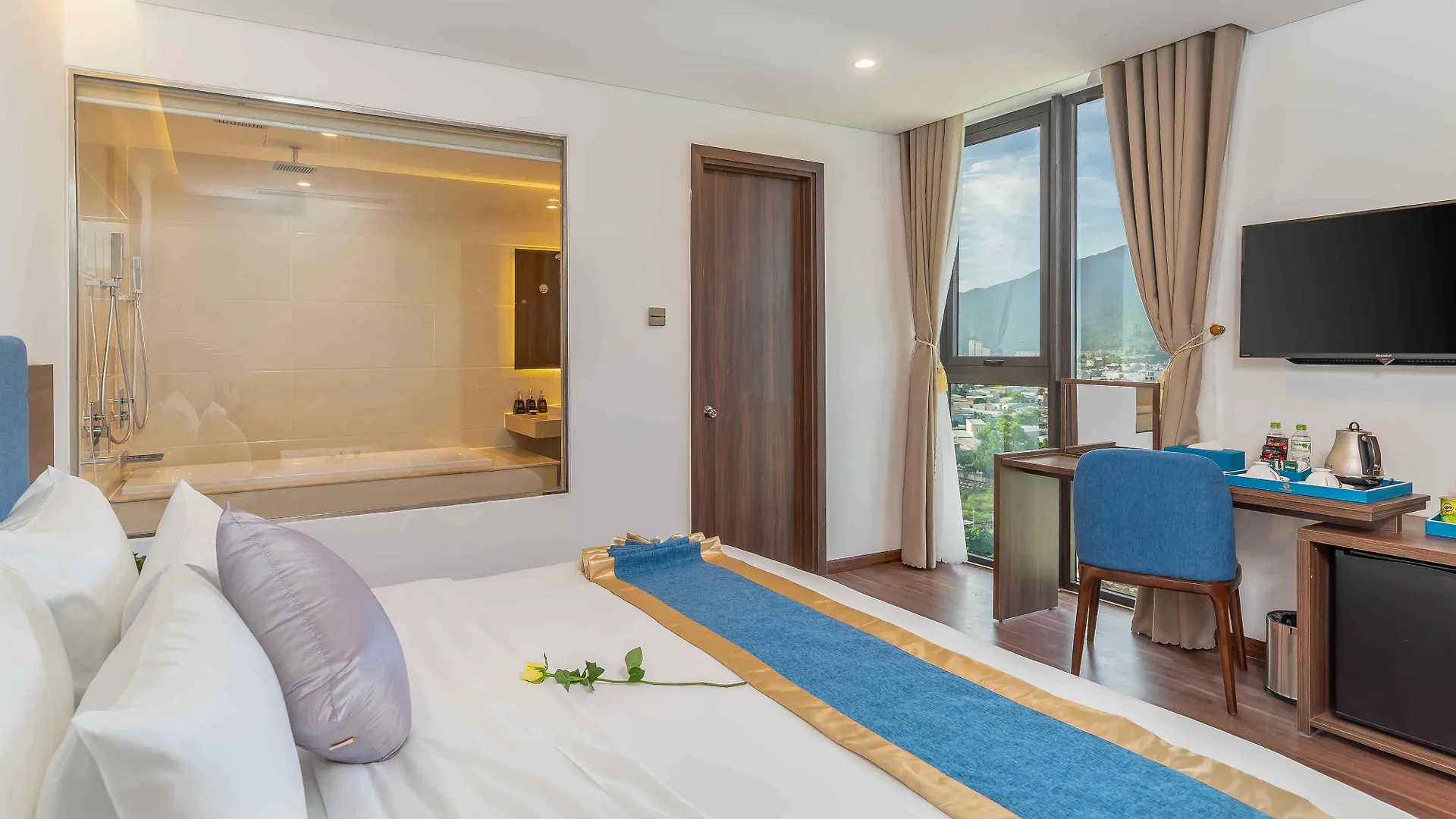 Grand Gold Beach Hotel & Spa Da Nang 4*,